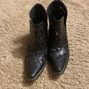 Black dress western bootie Ariat Dixon Size 10